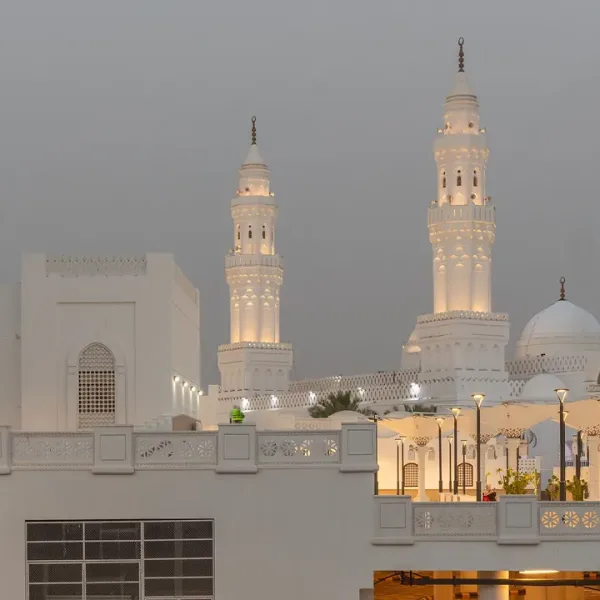 Al-Qiblatayn at dusk