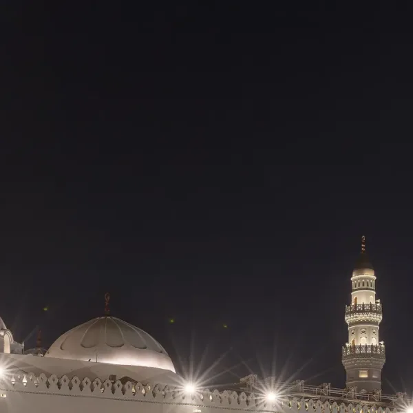 مسجد قباء في المساء